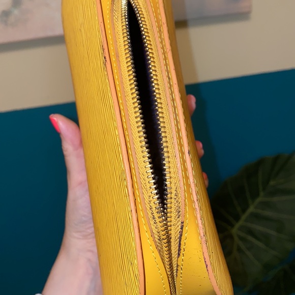 DOWN FROM $350!🎉Louis Vuitton Epi Yellow Clutch or Taco Cosmetic Case - Picture 4 of 5
